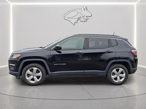 Diamond Black Crystal Pearlcoat 2018 Jeep Compass Latitude