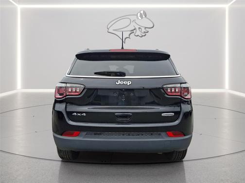 Diamond Black Crystal Pearlcoat 2018 Jeep Compass Latitude
