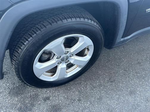 Diamond Black Crystal Pearlcoat 2018 Jeep Compass Latitude