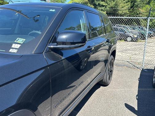 Diamond Black Crystal Pearlcoat 2023 Jeep Grand Cherokee L Limited