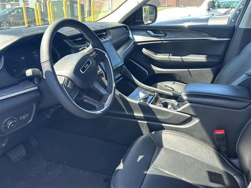 Diamond Black Crystal Pearlcoat 2023 Jeep Grand Cherokee L Limited