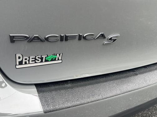 2022 Chrysler Pacifica Hybrid Touring L