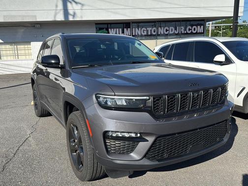 Baltic Gray Metallic Clearcoat 2023 Jeep Grand Cherokee Limited