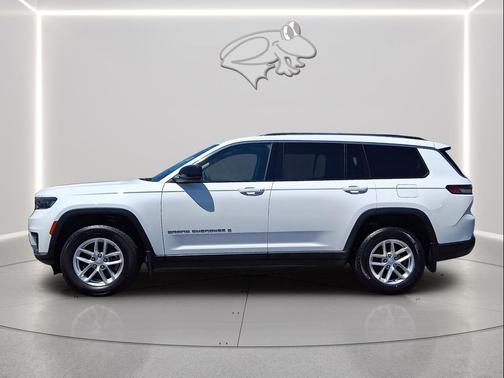 Bright White Clearcoat 2023 Jeep Grand Cherokee L Laredo