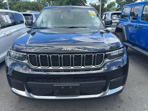 Diamond Black Crystal Pearlcoat 2023 Jeep Grand Cherokee L Limited