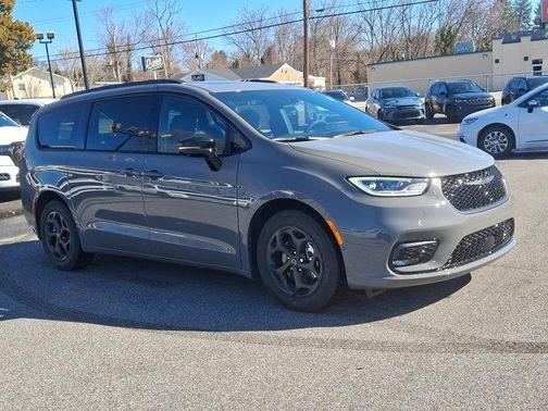 2025 Chrysler Pacifica Hybrid Premium S Appearance Pkg