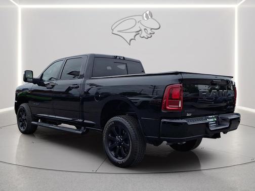 Diamond Black Crystal Pearlcoat 2025 RAM 2500 Big Horn Crew Cab 4x4 6'4' Box