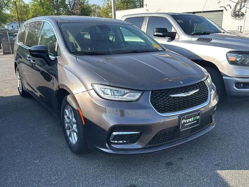 Granite Crystal Metallic Clearcoat 2023 Chrysler Pacifica Touring L