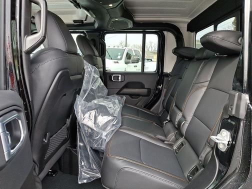 2026 Jeep Gladiator Sahara 4x4