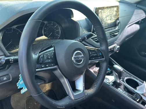 Super Black 2022 Nissan Altima 2.5 SV