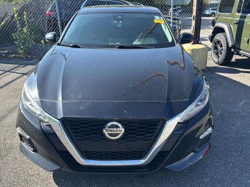 Super Black 2022 Nissan Altima 2.5 SV