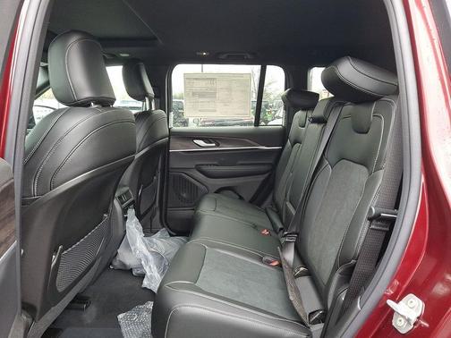 2026 Jeep Grand Cherokee Altitude