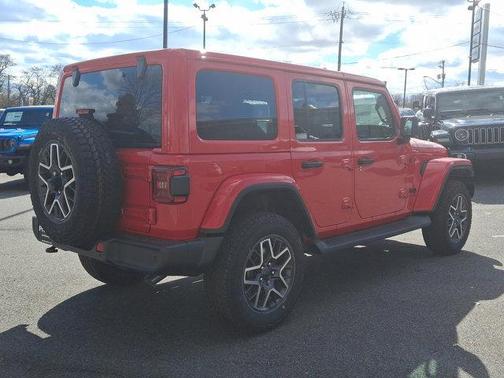 2025 Jeep Wrangler 4-Door Sahara 4x4