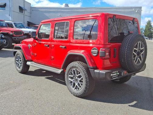 2025 Jeep Wrangler 4-Door Sahara 4x4