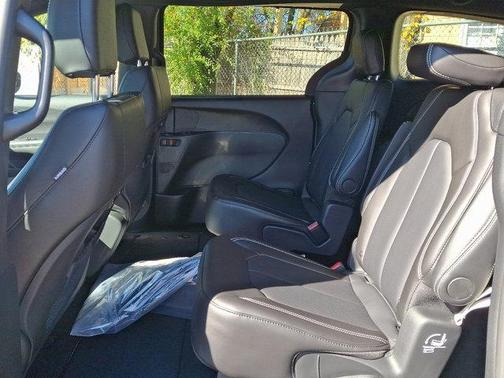 2025 Chrysler Pacifica L