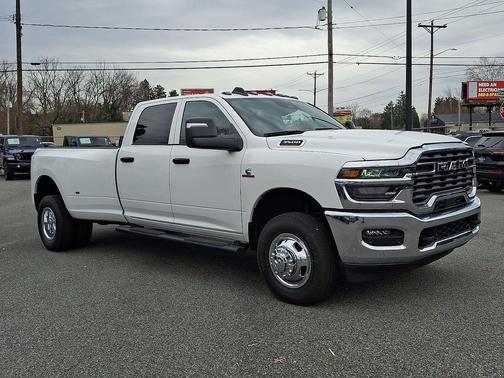2026 RAM 3500 Tradesman Crew Cab 4x4 8' Box