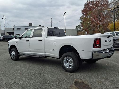 2026 RAM 3500 Tradesman Crew Cab 4x4 8' Box