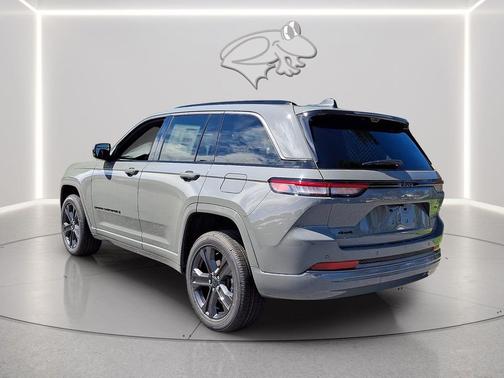Sting-Gray Clearcoat 2027 Jeep Grand Cherokee Limited