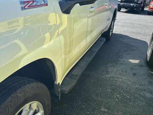 Summit White 2025 Chevrolet Silverado 1500 RST