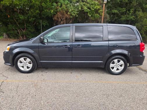 Gray 2013 Dodge Grand Caravan SE