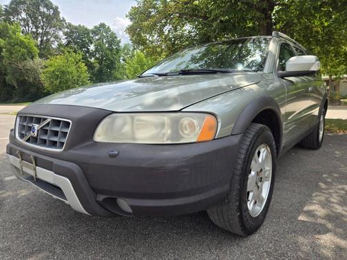 Green 2007 Volvo XC70 2.5T