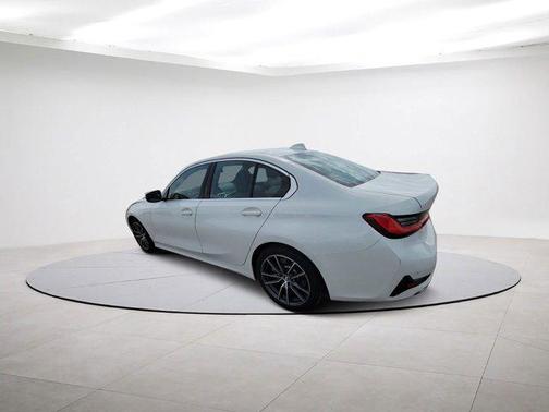 Photo 4 of 12 of 2020 BMW 330 i