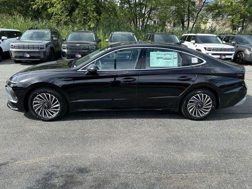 2025 Hyundai SONATA Hybrid SEL