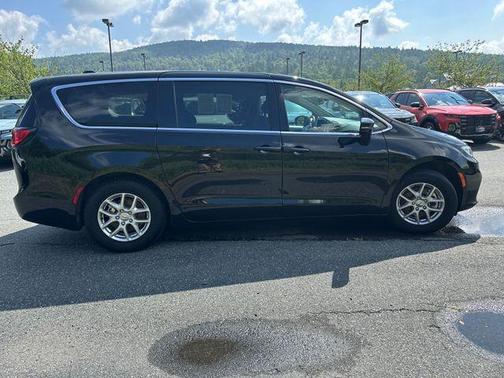 2024 Chrysler Pacifica Touring-L