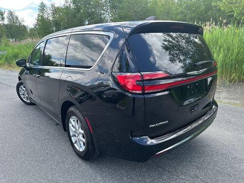 2024 Chrysler Pacifica Touring-L