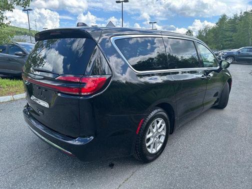 2024 Chrysler Pacifica Touring-L
