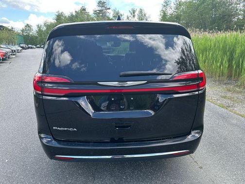 2024 Chrysler Pacifica Touring-L