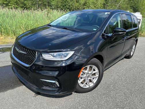 2024 Chrysler Pacifica Touring-L