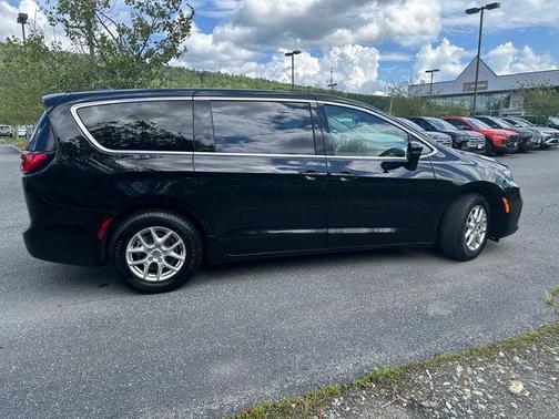 2024 Chrysler Pacifica Touring-L