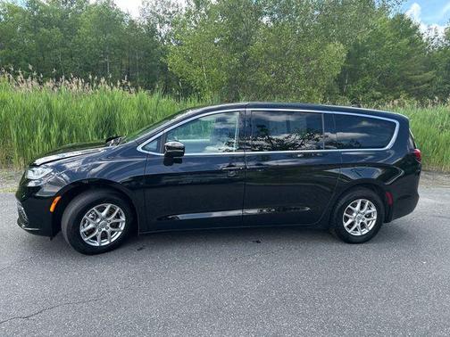 2024 Chrysler Pacifica Touring-L