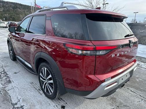 2022 Nissan Pathfinder Platinum