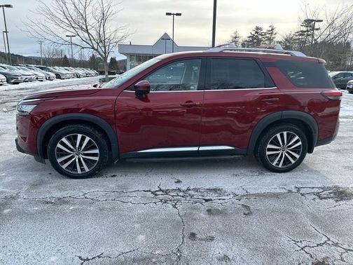 2022 Nissan Pathfinder Platinum