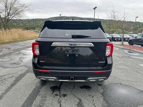 Black Metallic 2022 Ford Explorer XLT