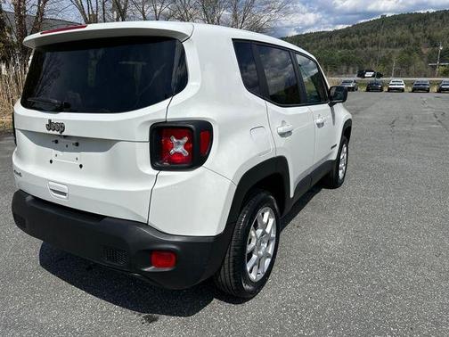 Alpine White Clearcoat 2023 Jeep Renegade Latitude