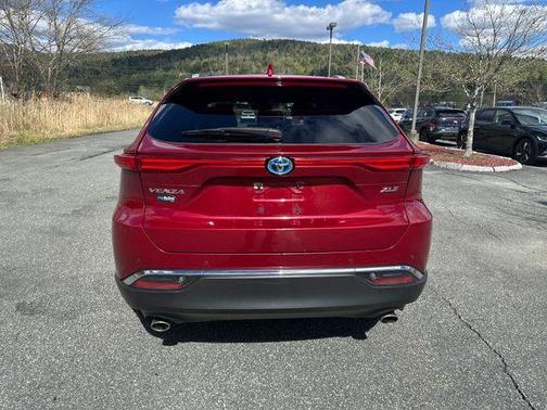 Pearl 2023 Toyota Venza XLE