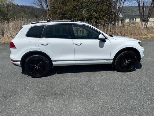 Pure White 2017 Volkswagen Touareg V6 Wolfsburg Edition