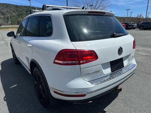 Pure White 2017 Volkswagen Touareg V6 Wolfsburg Edition