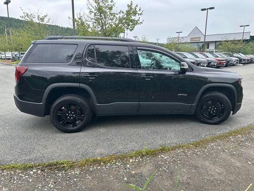2022 GMC Acadia AT4