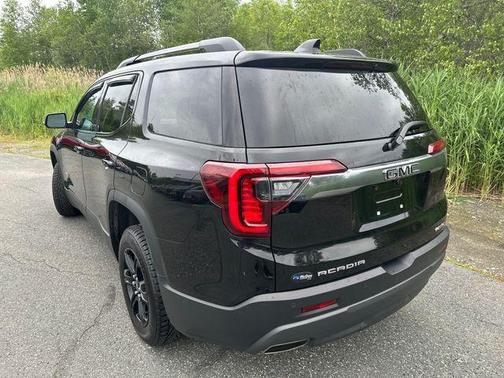 2022 GMC Acadia AT4