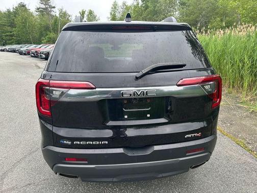 2022 GMC Acadia AT4