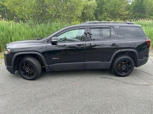 2022 GMC Acadia AT4