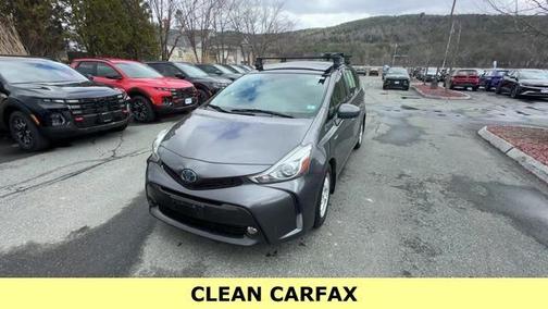 2017 Toyota Prius v Five