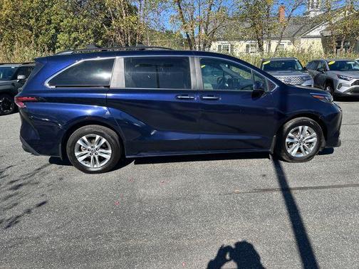 2024 Toyota Sienna XLE