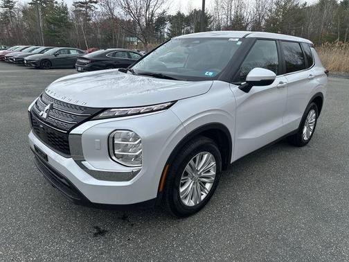 White 2024 Mitsubishi Outlander ES