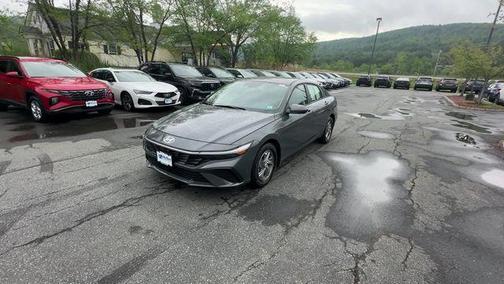 2024 Hyundai ELANTRA SE