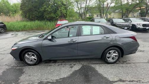 2024 Hyundai ELANTRA SE